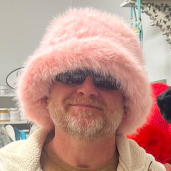 Meet your Posher, Casey - Picture 4 of 12